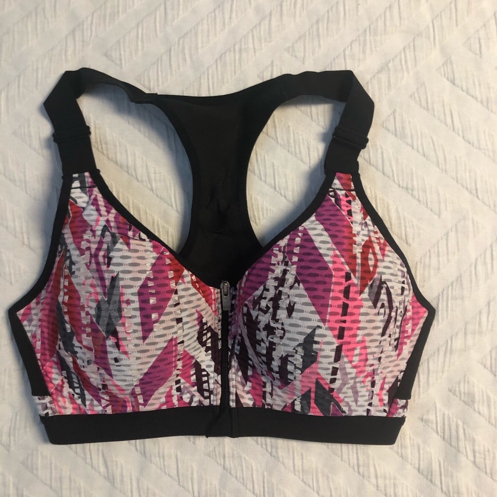 VS sports bra. Smoke and pet free home.